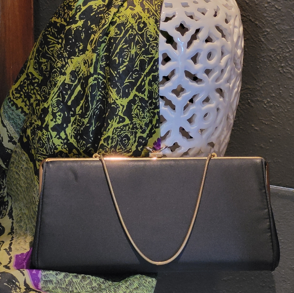 Ande' Vintage 60s Black And Gold Fabric Clutch